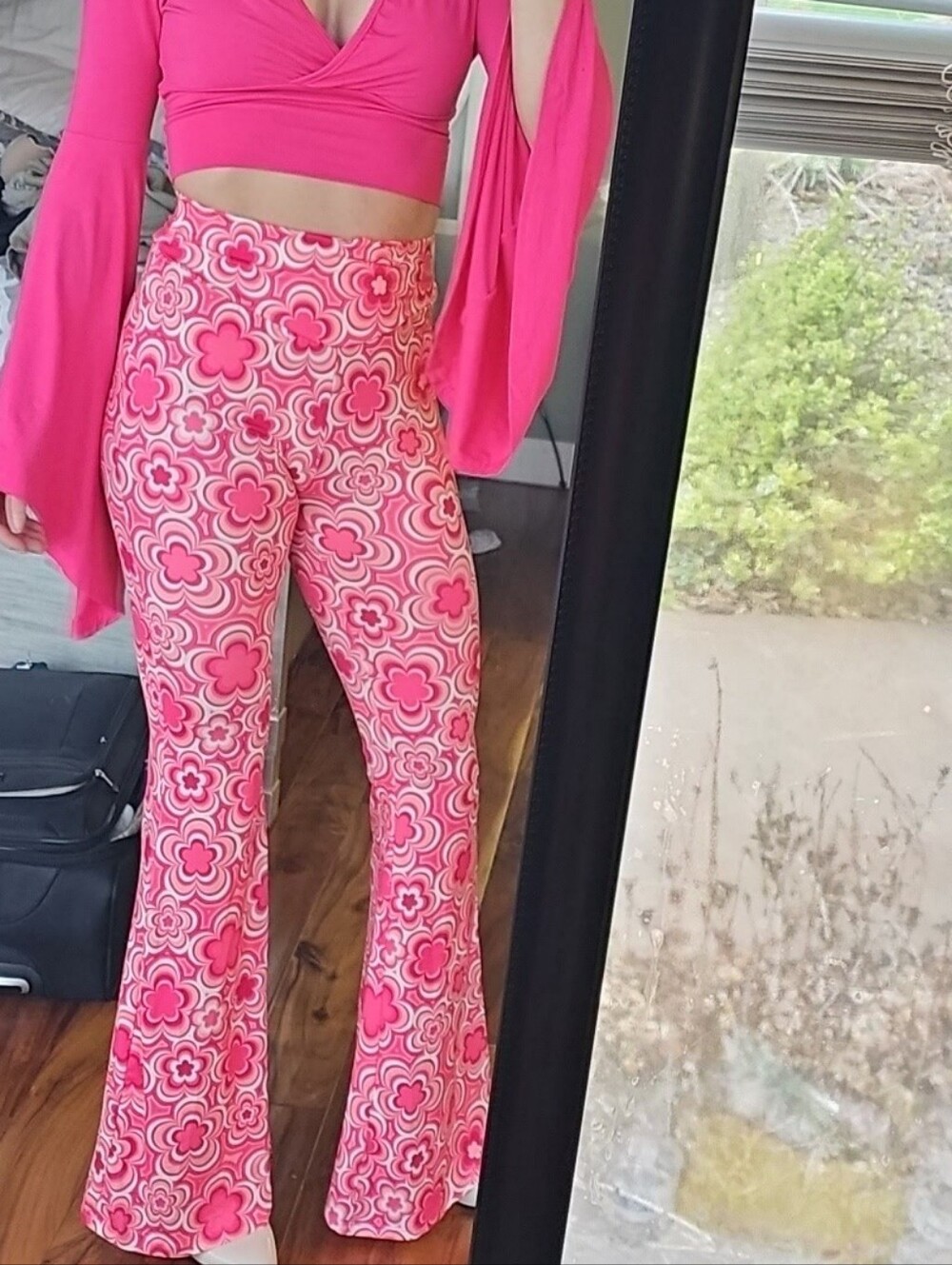 Women’s Pink Floral-Pattern Cropped Top And Flare Pants